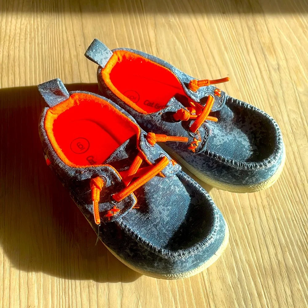 Cat and jack blue abstract slip in sneakers size 6